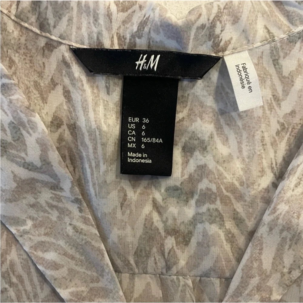 H&M White & Tan Sheer Button-Up Abstract Pattern Collared Blouse EUC - Picture 9 of 11